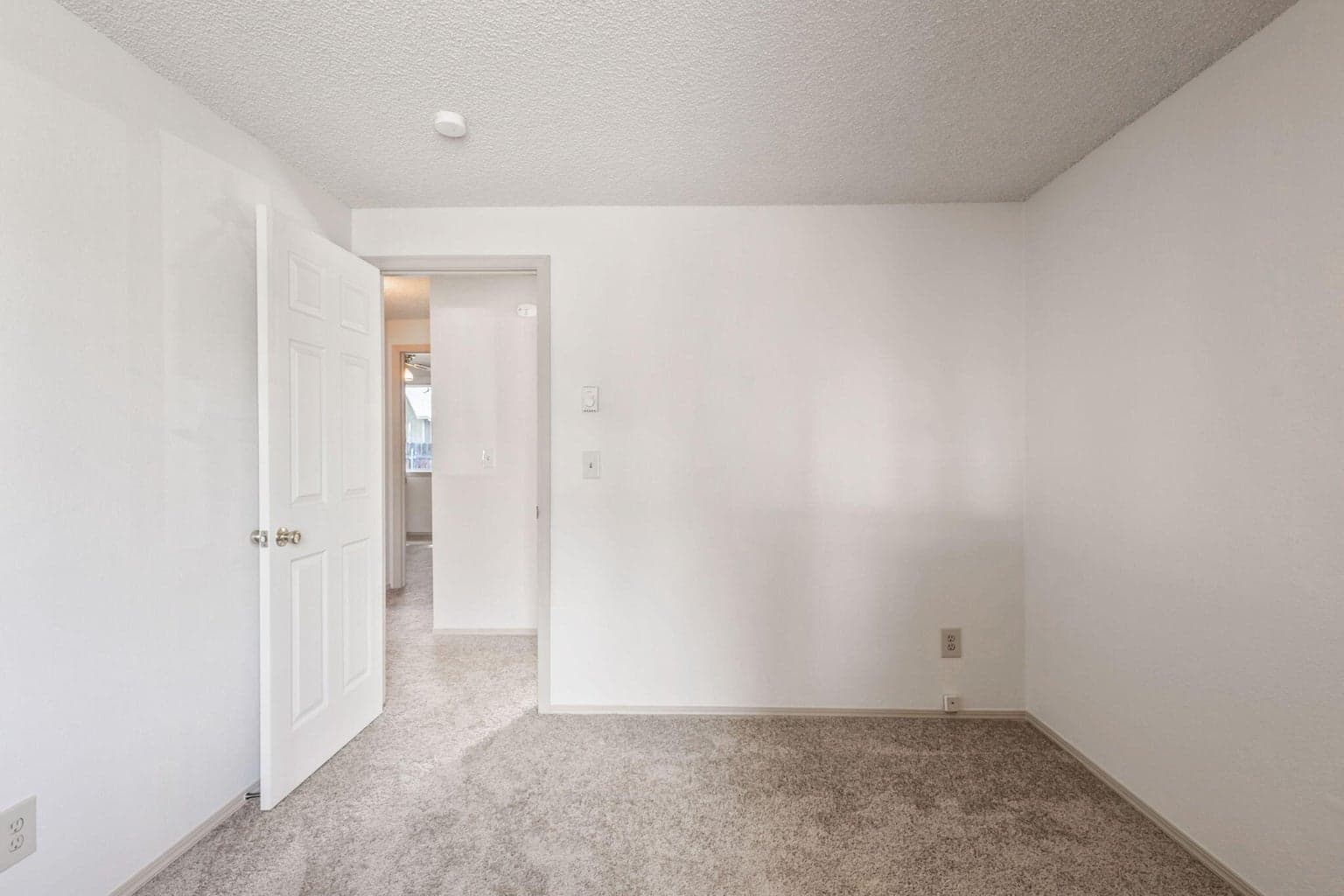 Photo of 1552 NE Alabama Way 18 of 34