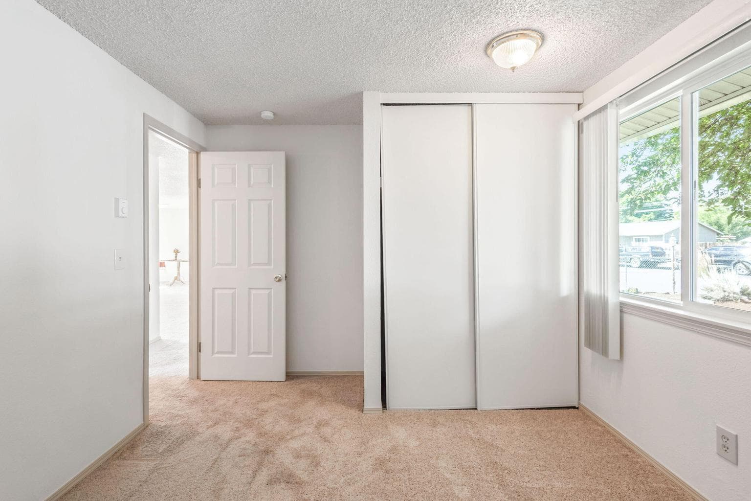 Photo of 1552 NE Alabama Way 22 of 34