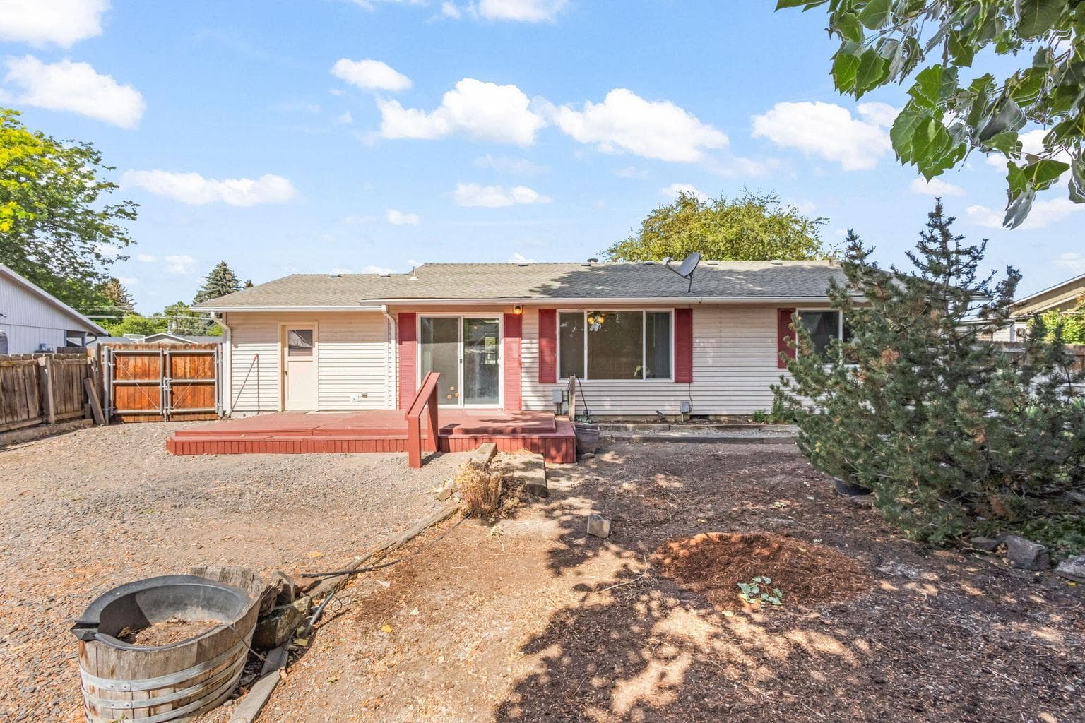 Photo of 1552 NE Alabama Way 27 of 34