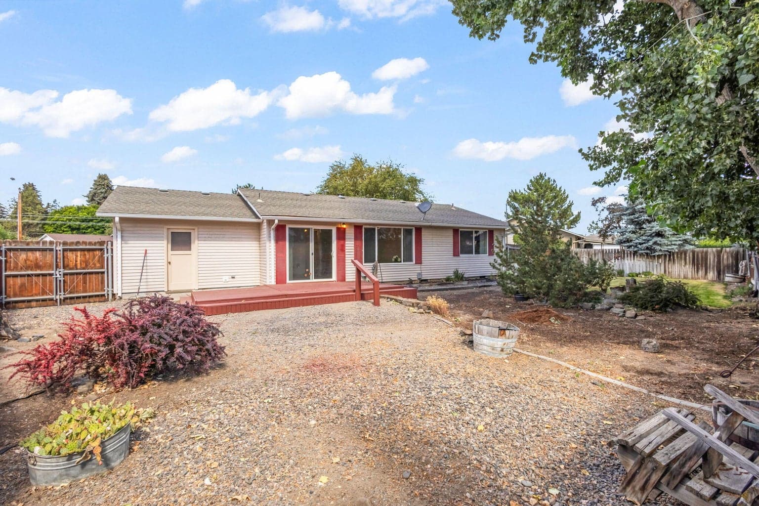 Photo of 1552 NE Alabama Way 28 of 34