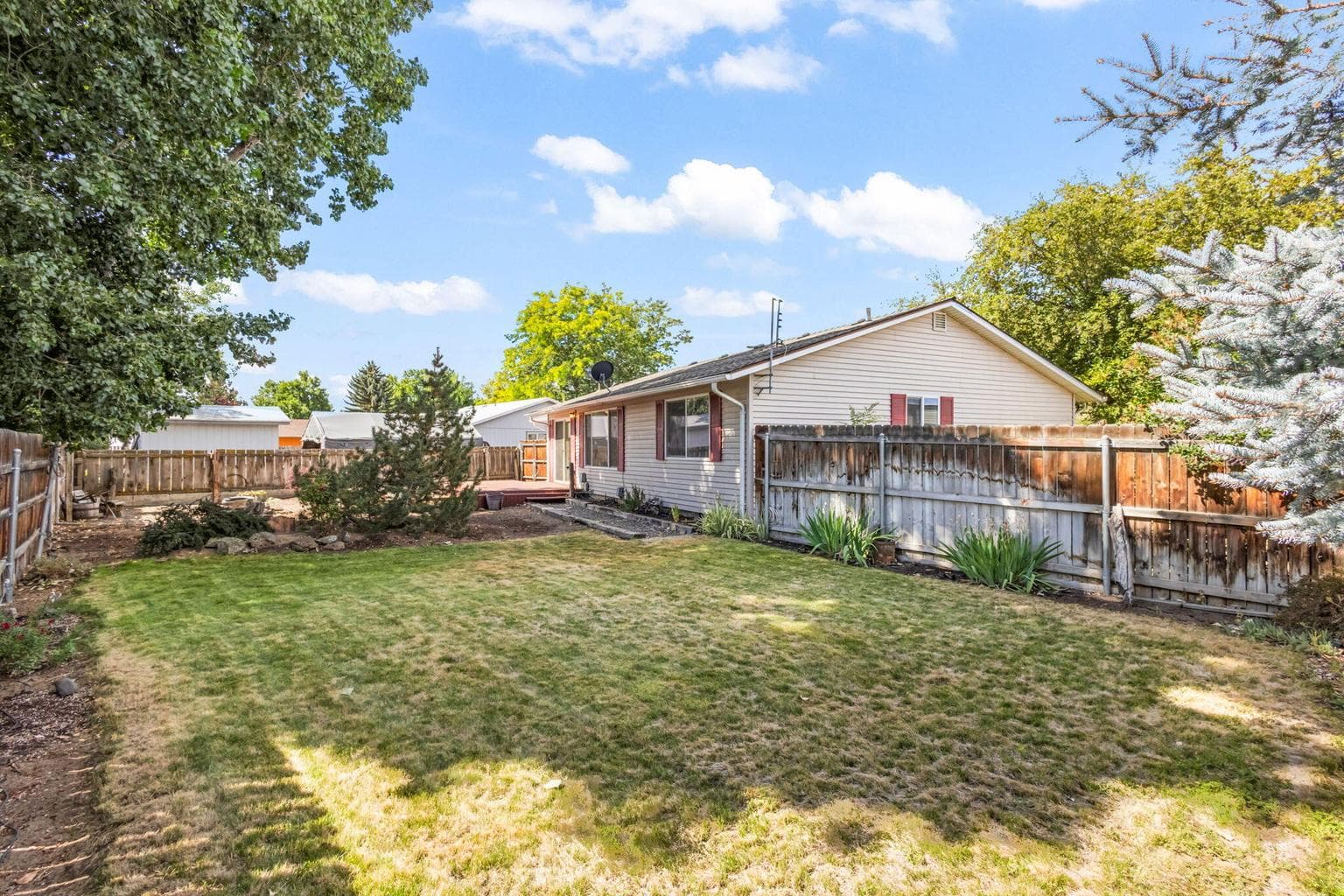 Photo of 1552 NE Alabama Way 30 of 34