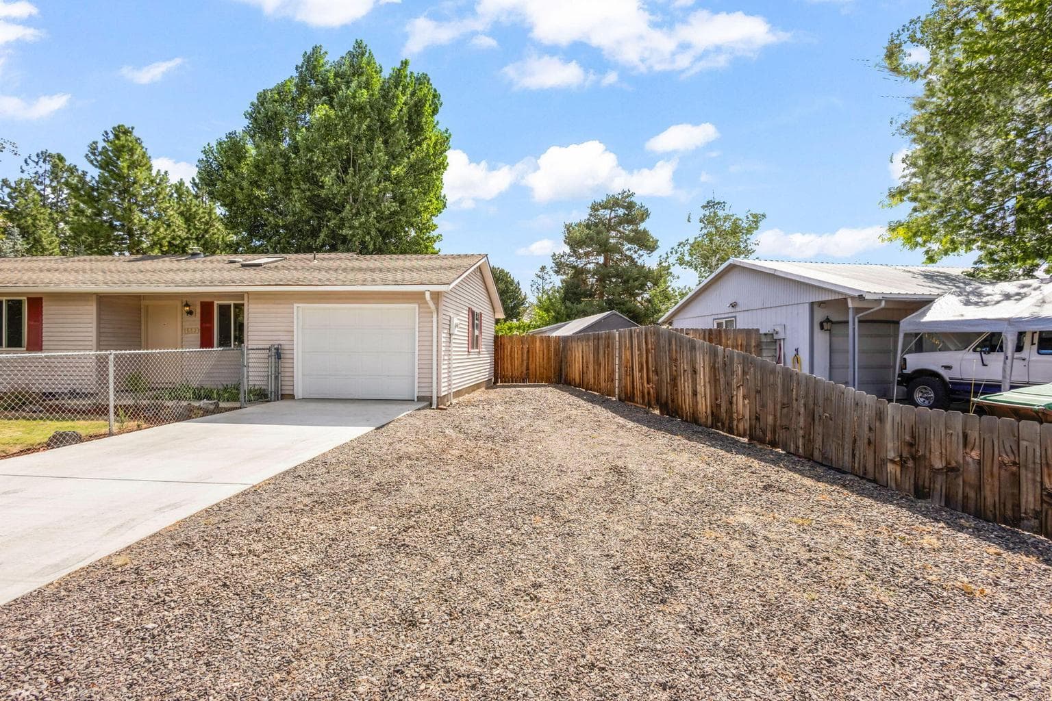 Photo of 1552 NE Alabama Way 31 of 34