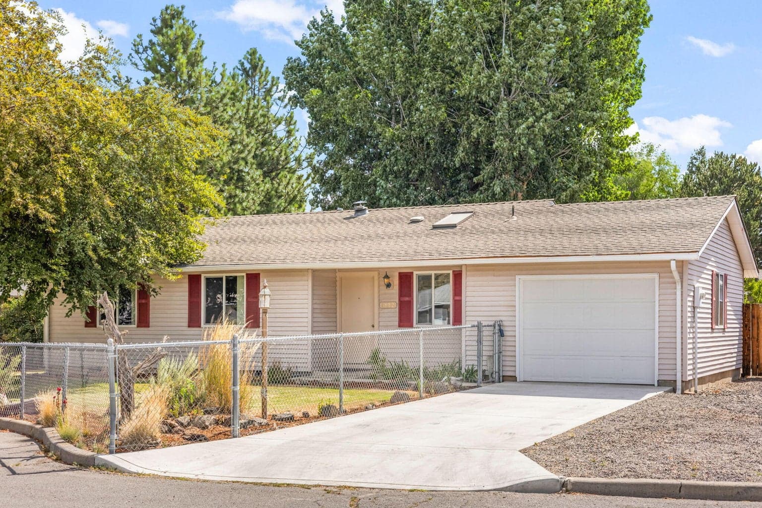 Photo of 1552 NE Alabama Way 32 of 34