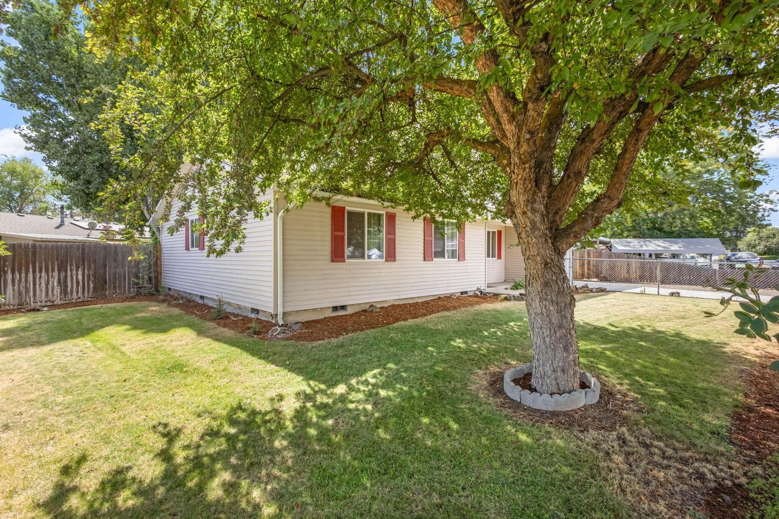 Photo of 1552 NE Alabama Way 33 of 34