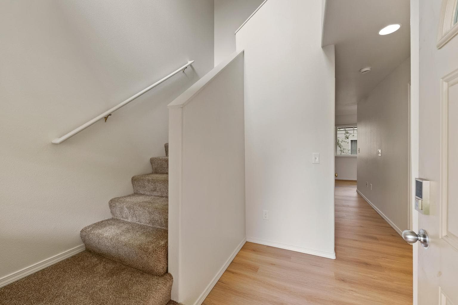 Photo of 2210 NE Holliday Avenue 6 of 25