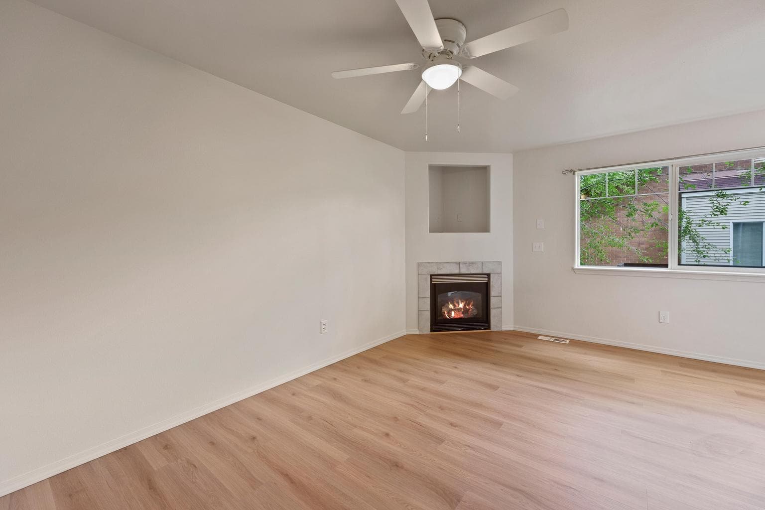 Photo of 2210 NE Holliday Avenue 8 of 25