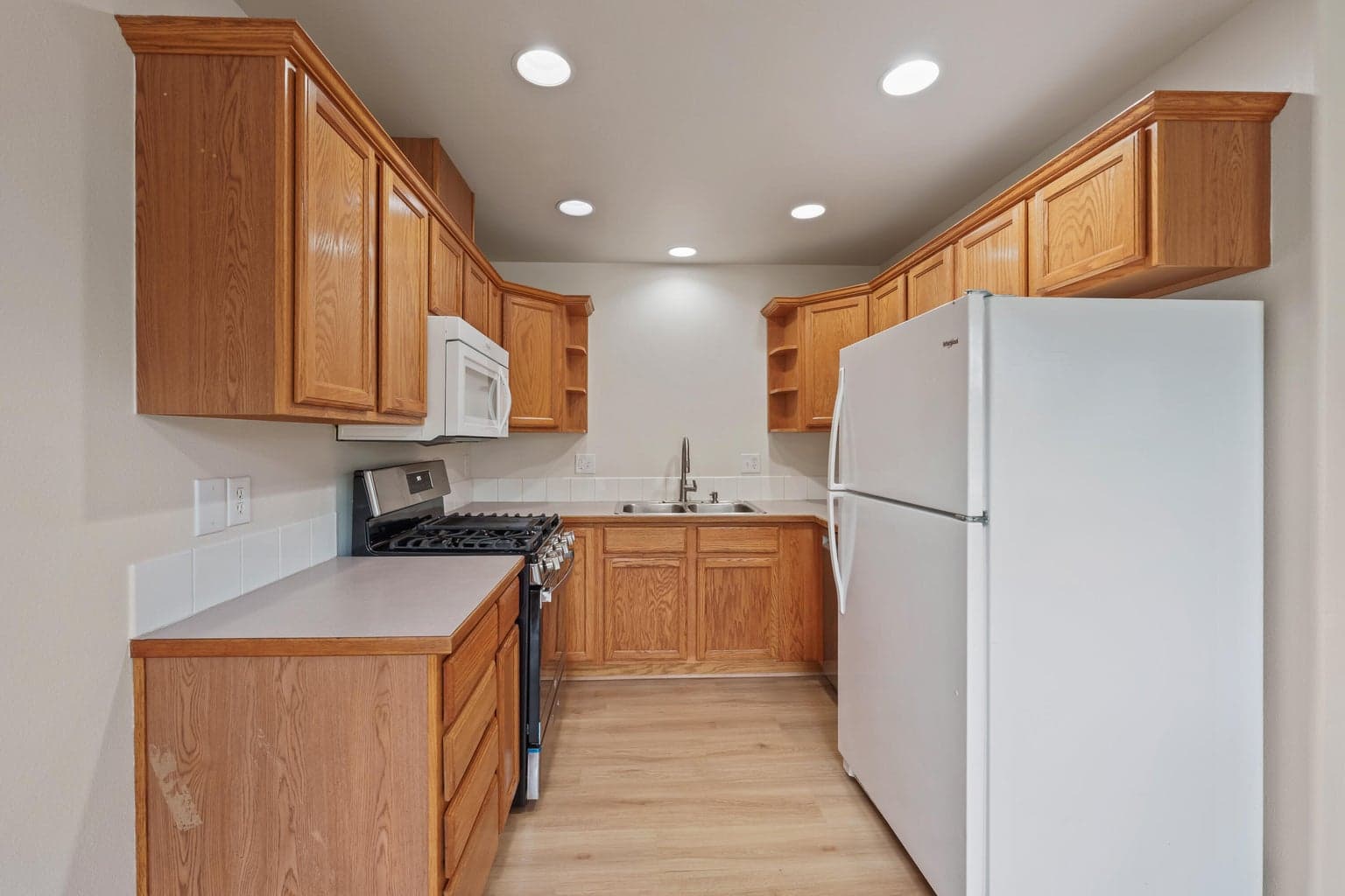 Photo of 2210 NE Holliday Avenue 12 of 25