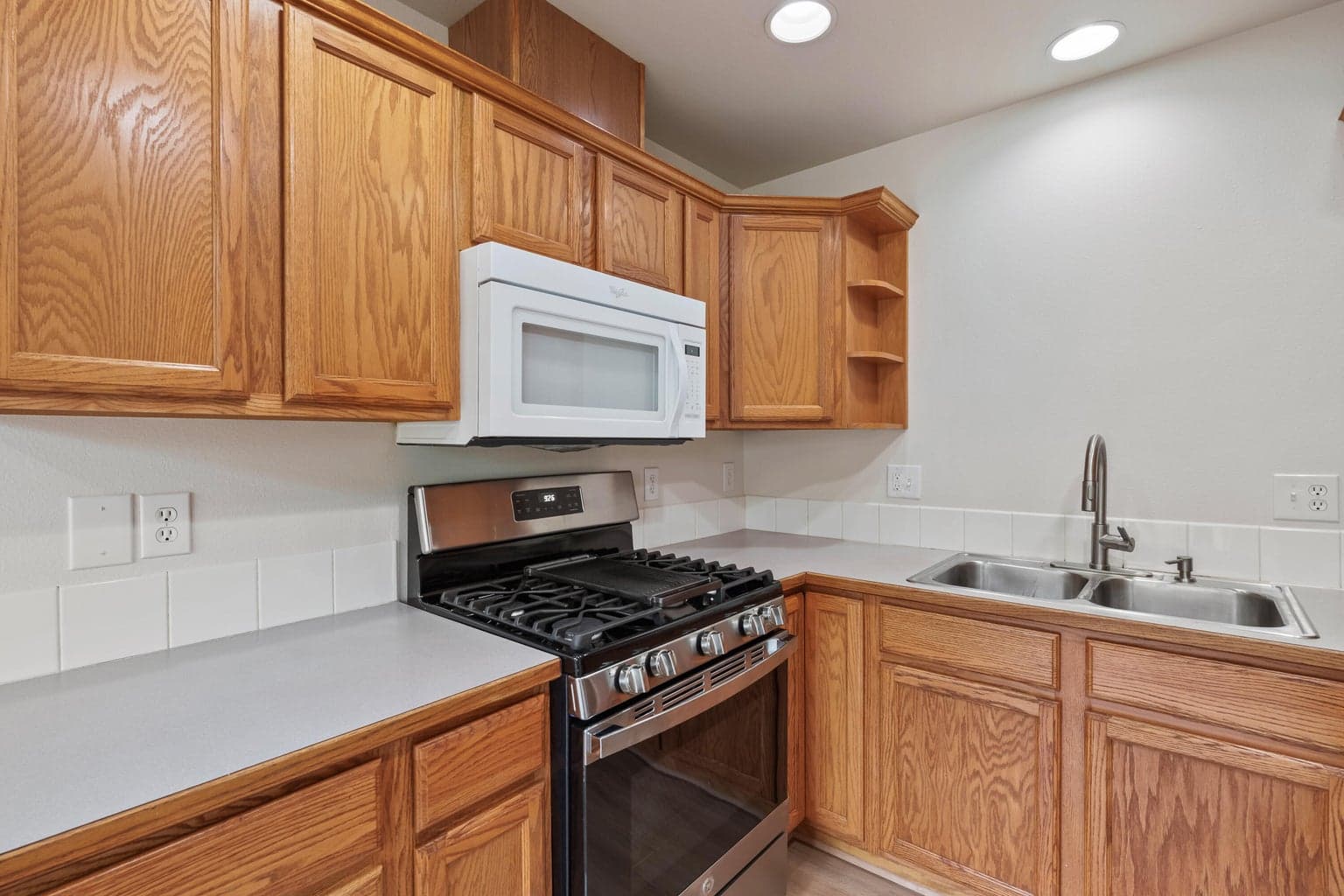 Photo of 2210 NE Holliday Avenue 13 of 25
