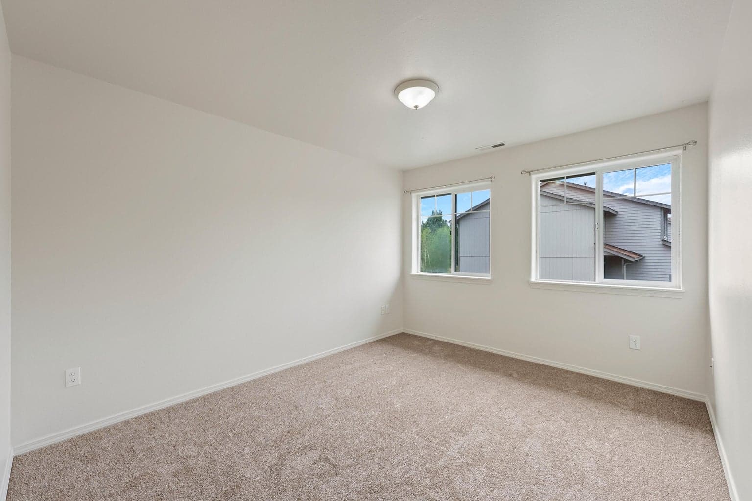 Photo of 2210 NE Holliday Avenue 18 of 25