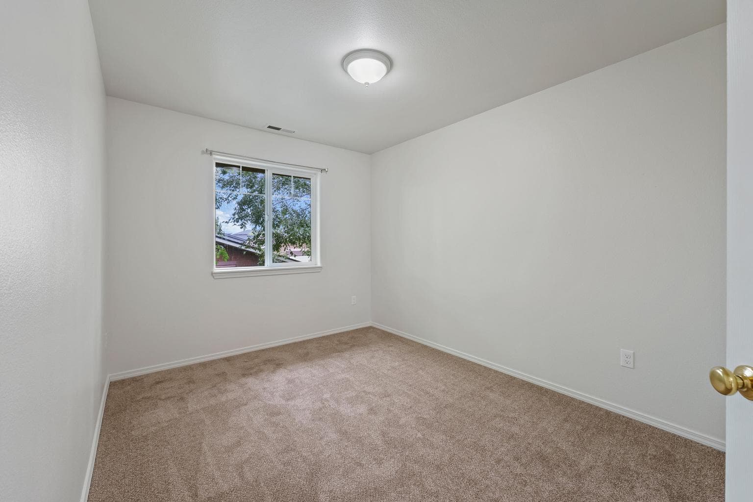 Photo of 2210 NE Holliday Avenue 22 of 25
