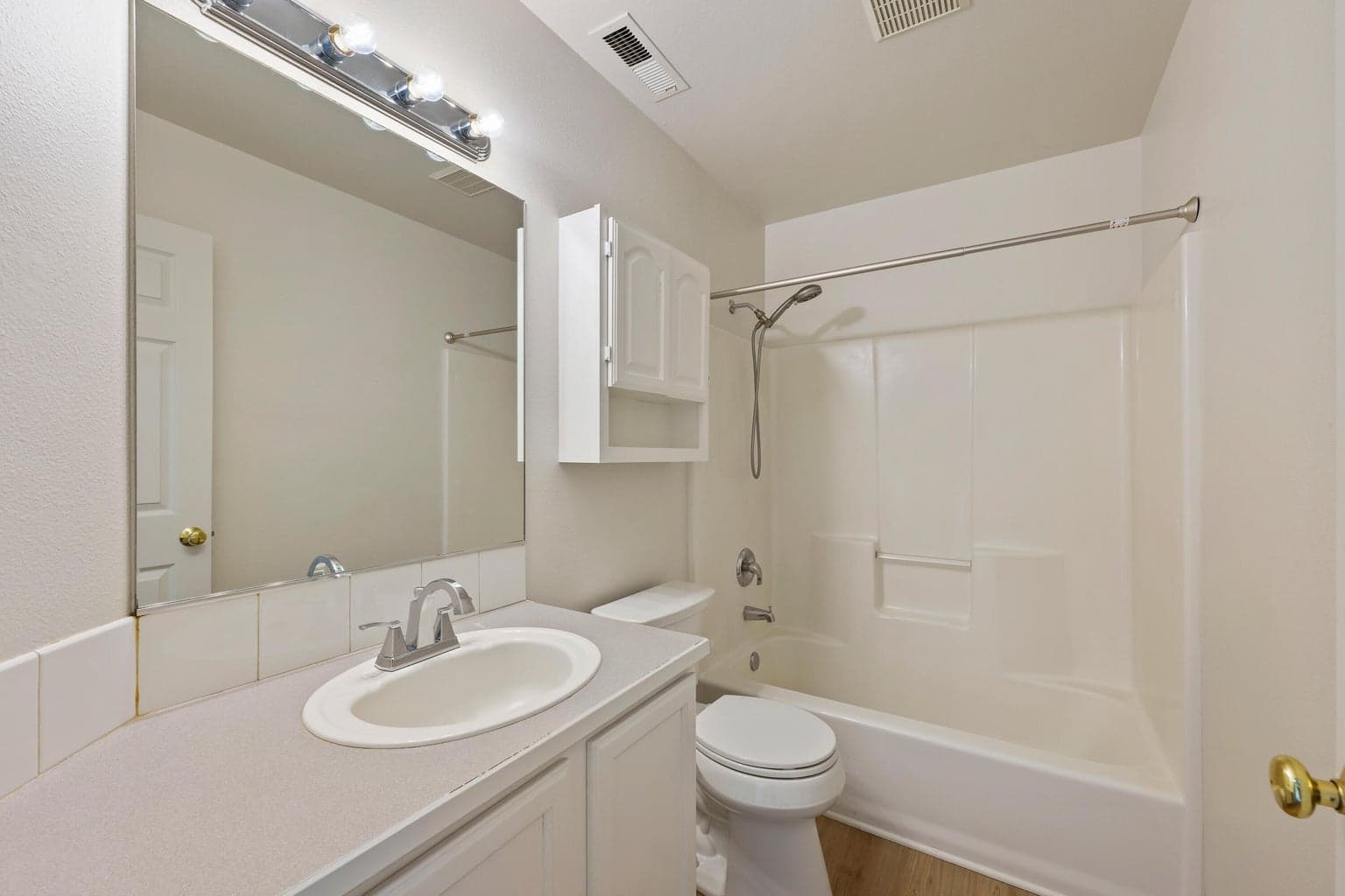 Photo of 2210 NE Holliday Avenue 23 of 25