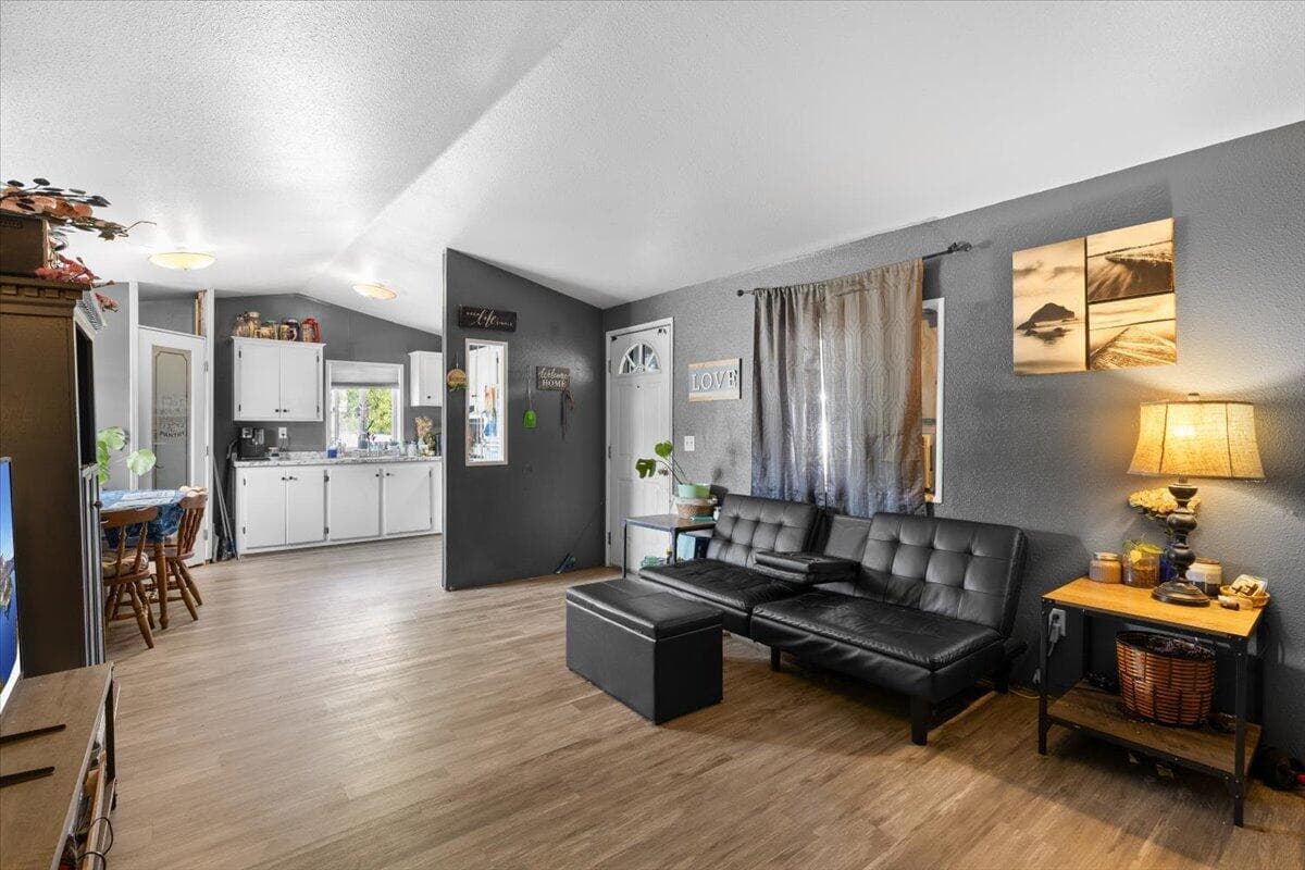 Photo of 11427 Blackwell 4 of 14