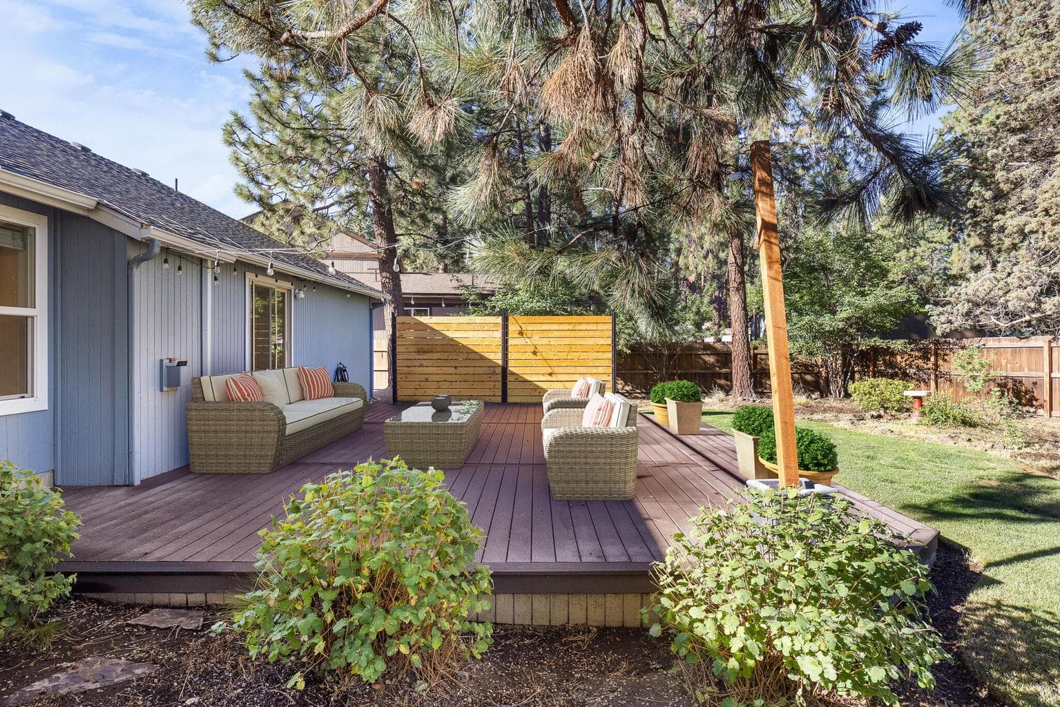 720 sq ft maintenance free deck