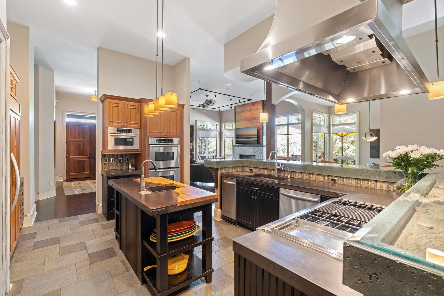 Great Kitchen with Island