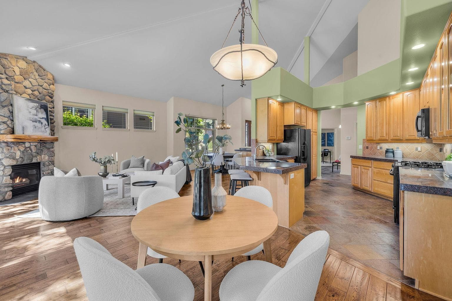 Single Level Broken Top Townhome along the 18th Fairway.