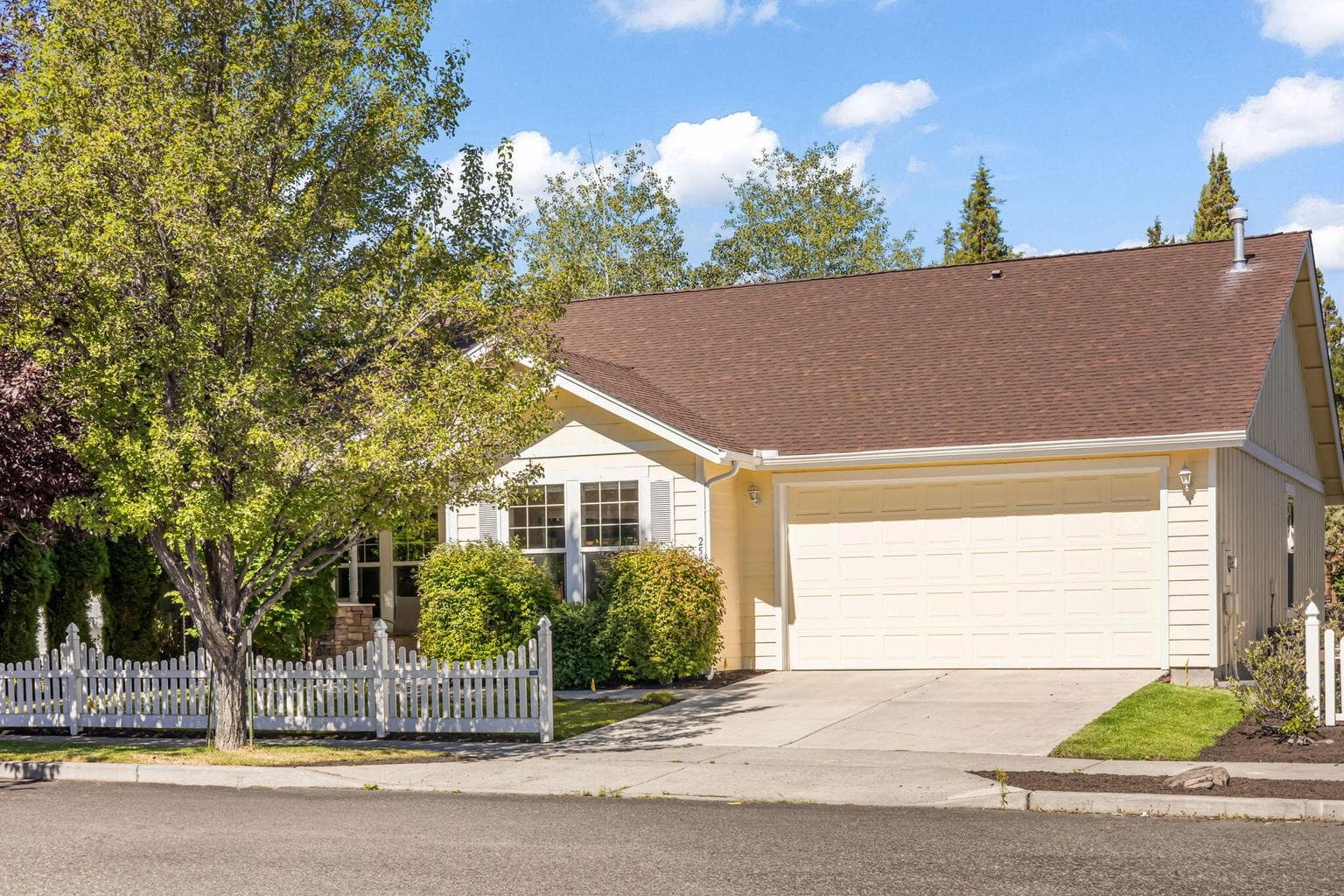 Photo of 2545 Robinson 2 of 31