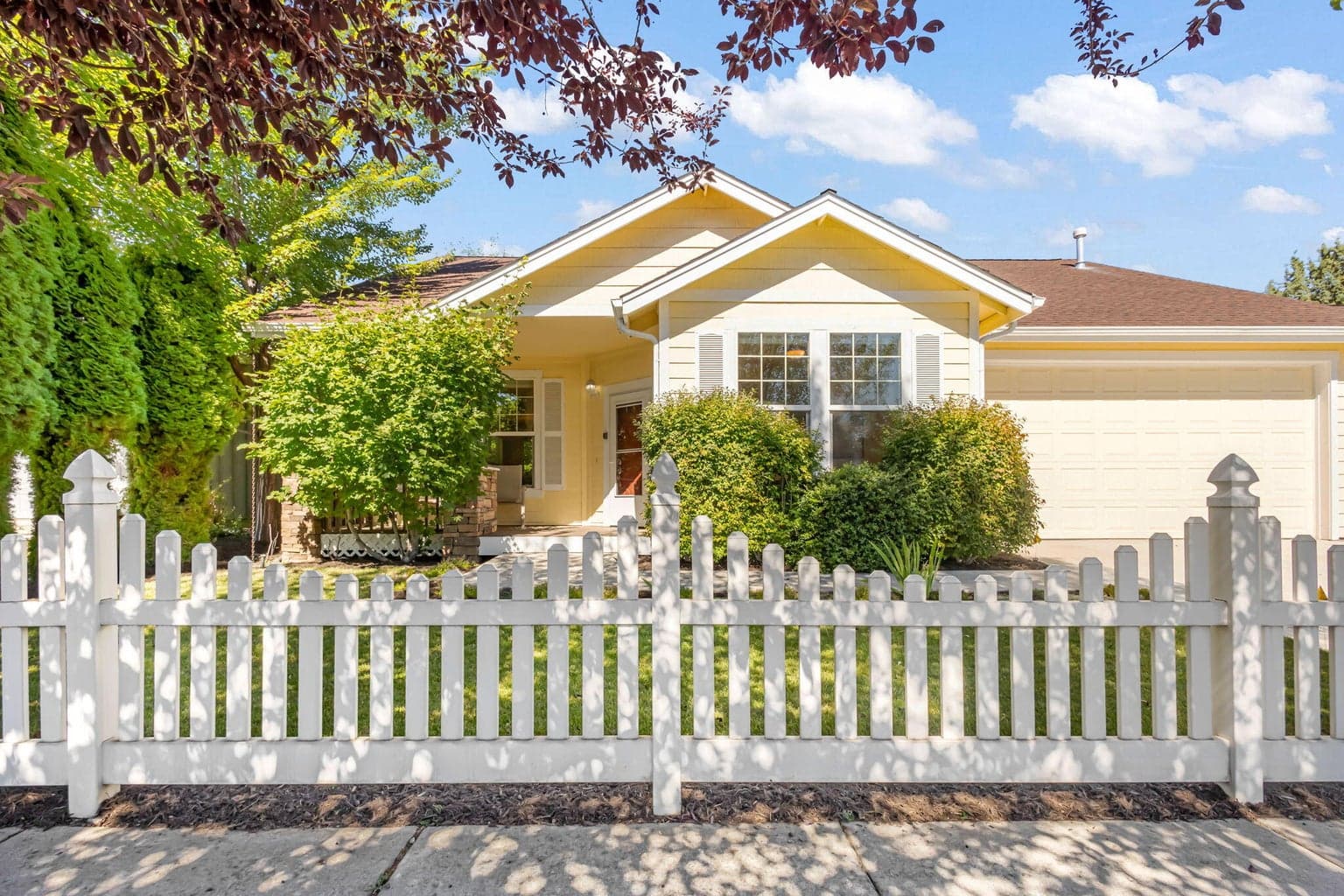 Photo of 2545 Robinson 1 of 31