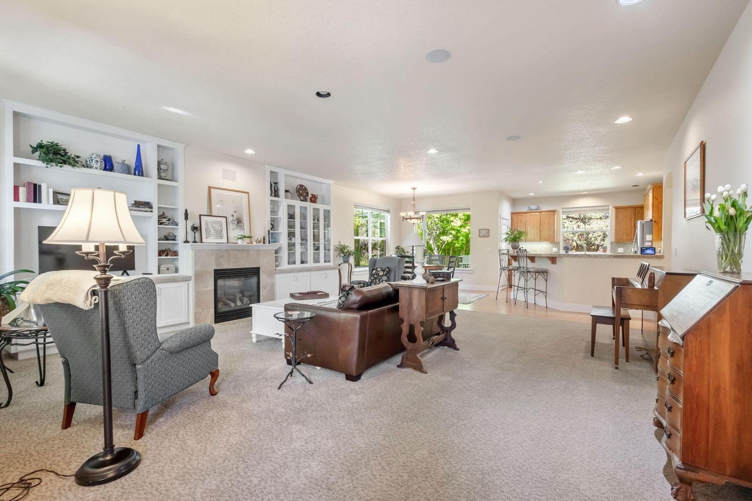 Photo of 2545 Robinson 5 of 31