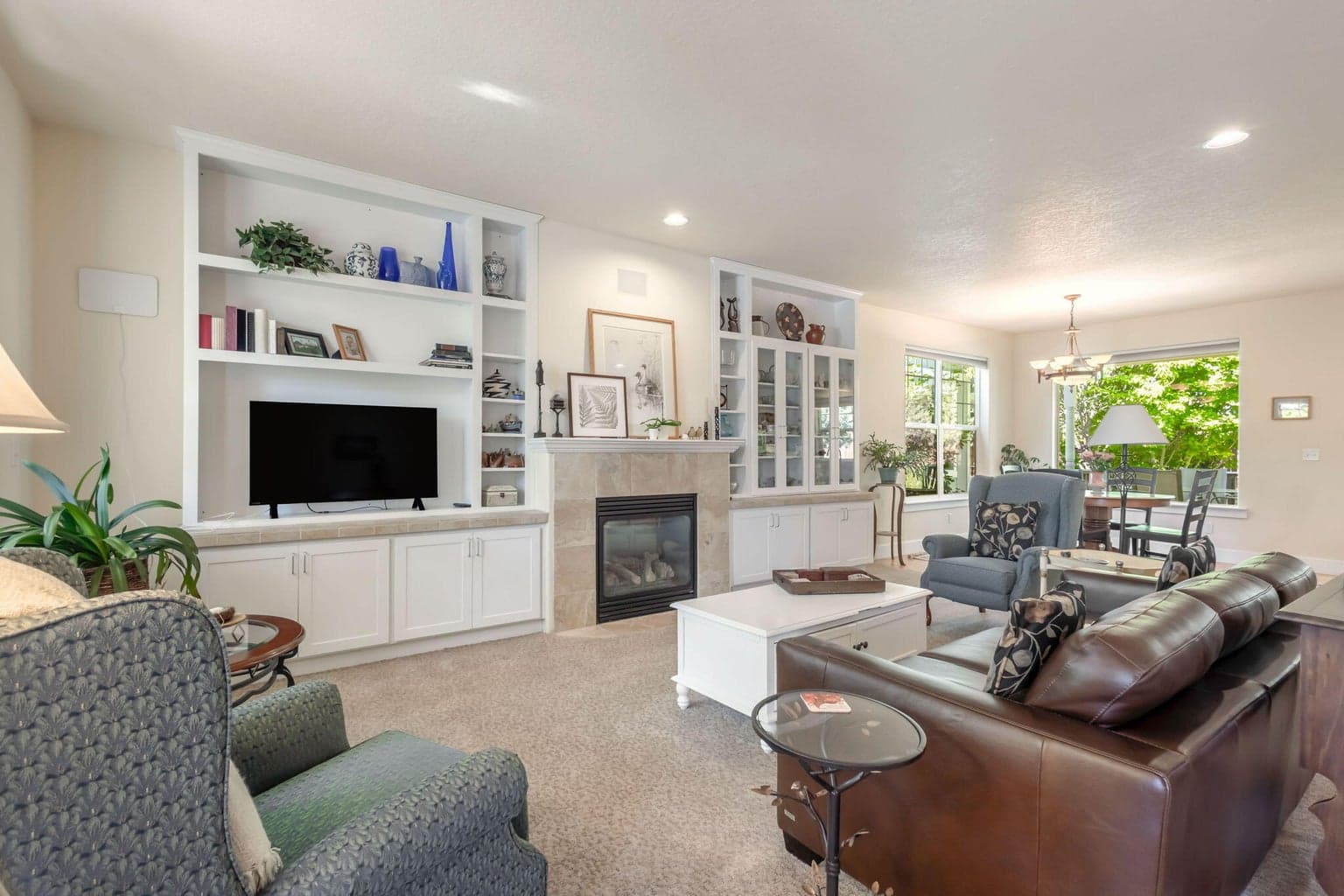 Photo of 2545 NE Robinson Street 6 of 31