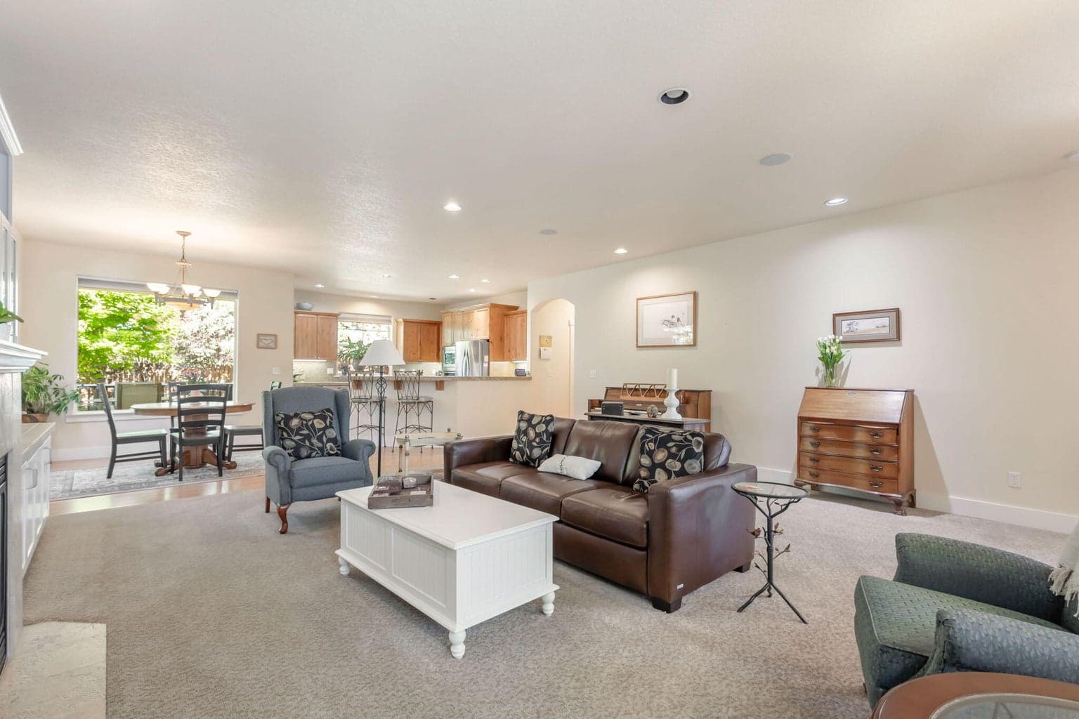 Photo of 2545 NE Robinson Street 7 of 31