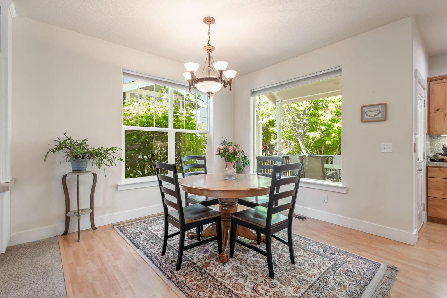 Photo of 2545 NE Robinson Street 10 of 31