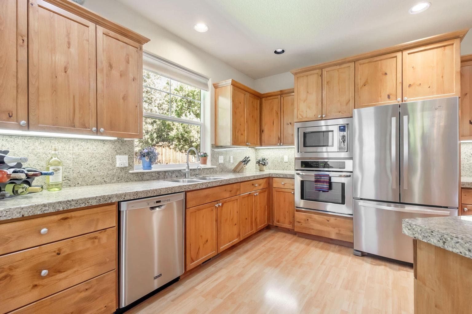 Photo of 2545 NE Robinson Street 12 of 31