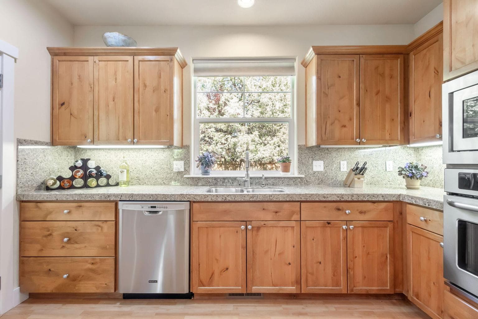 Photo of 2545 NE Robinson Street 13 of 31