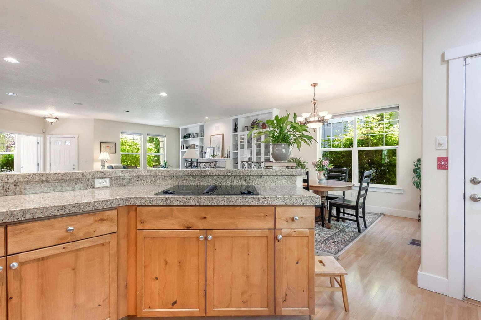 Photo of 2545 NE Robinson Street 15 of 31