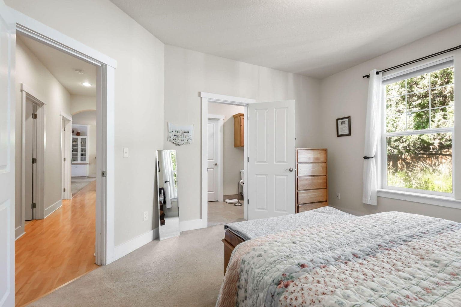 Photo of 2545 NE Robinson Street 17 of 31