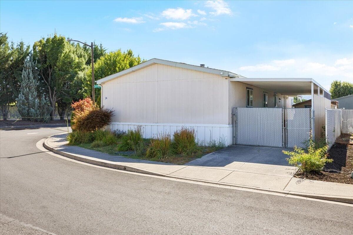 Photo of 2552 Thorn Oak 2 of 25