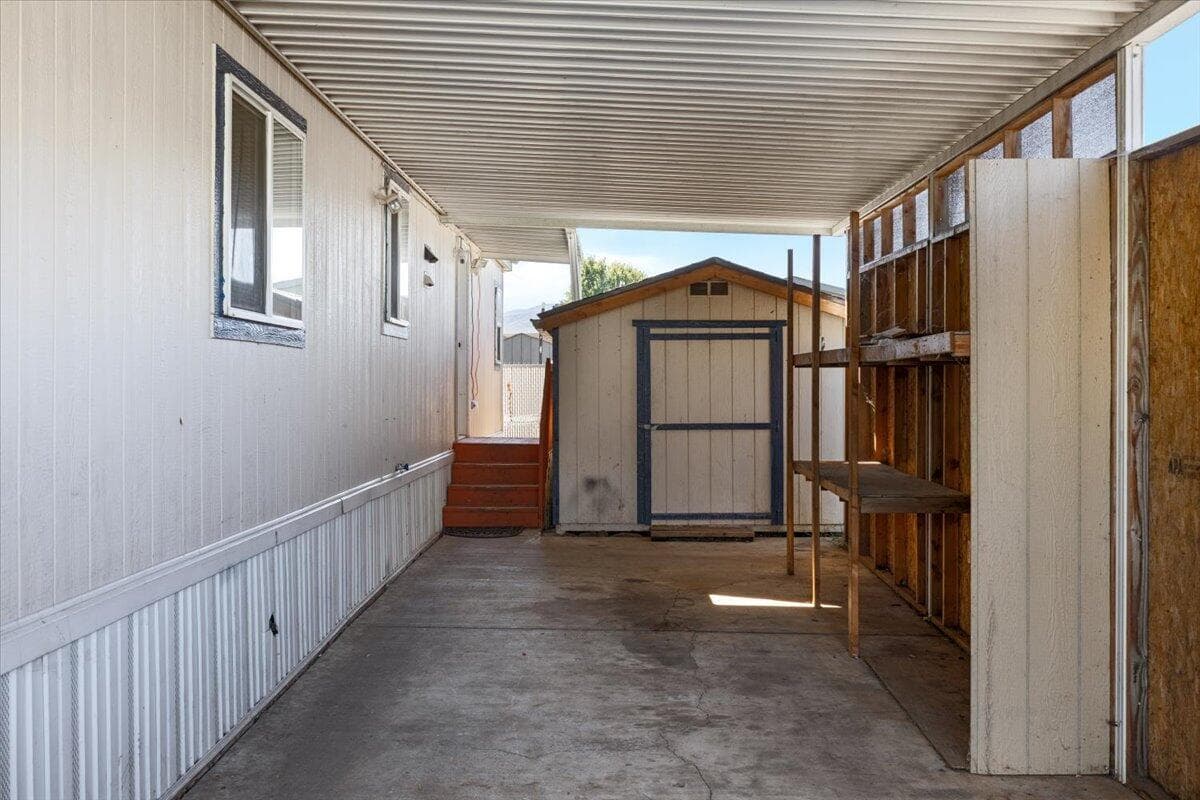 Photo of 2552 Thorn Oak 5 of 25