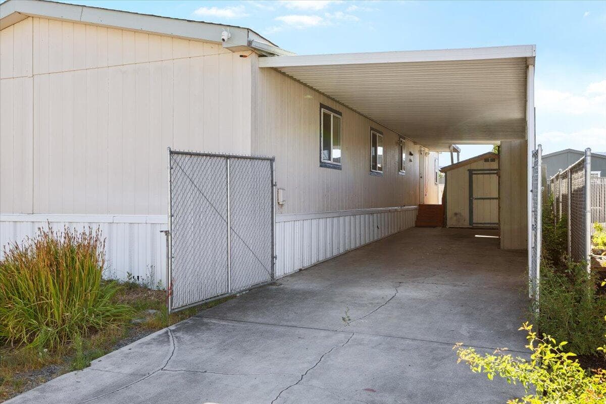 Photo of 2552 Thorn Oak 3 of 25