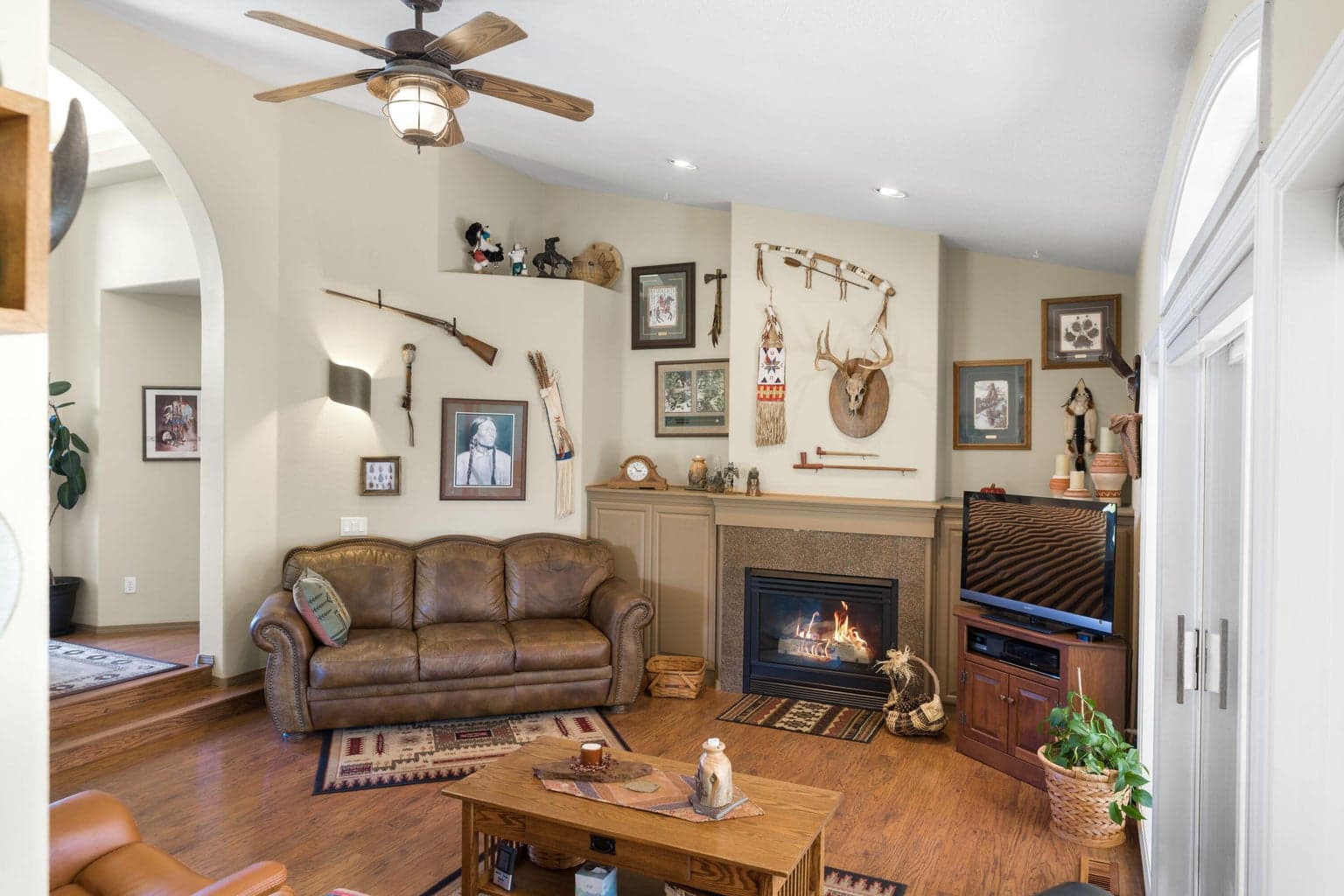Photo of 2387 NE Lakeridge Drive 7 of 38