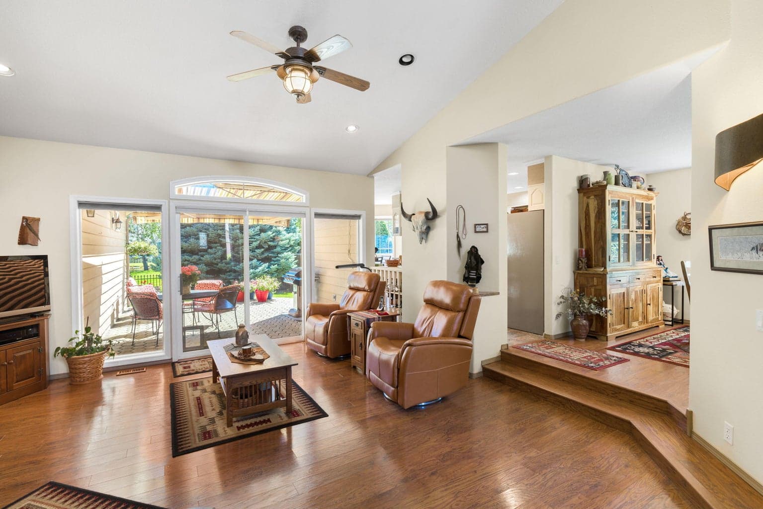 Photo of 2387 NE Lakeridge Drive 9 of 38