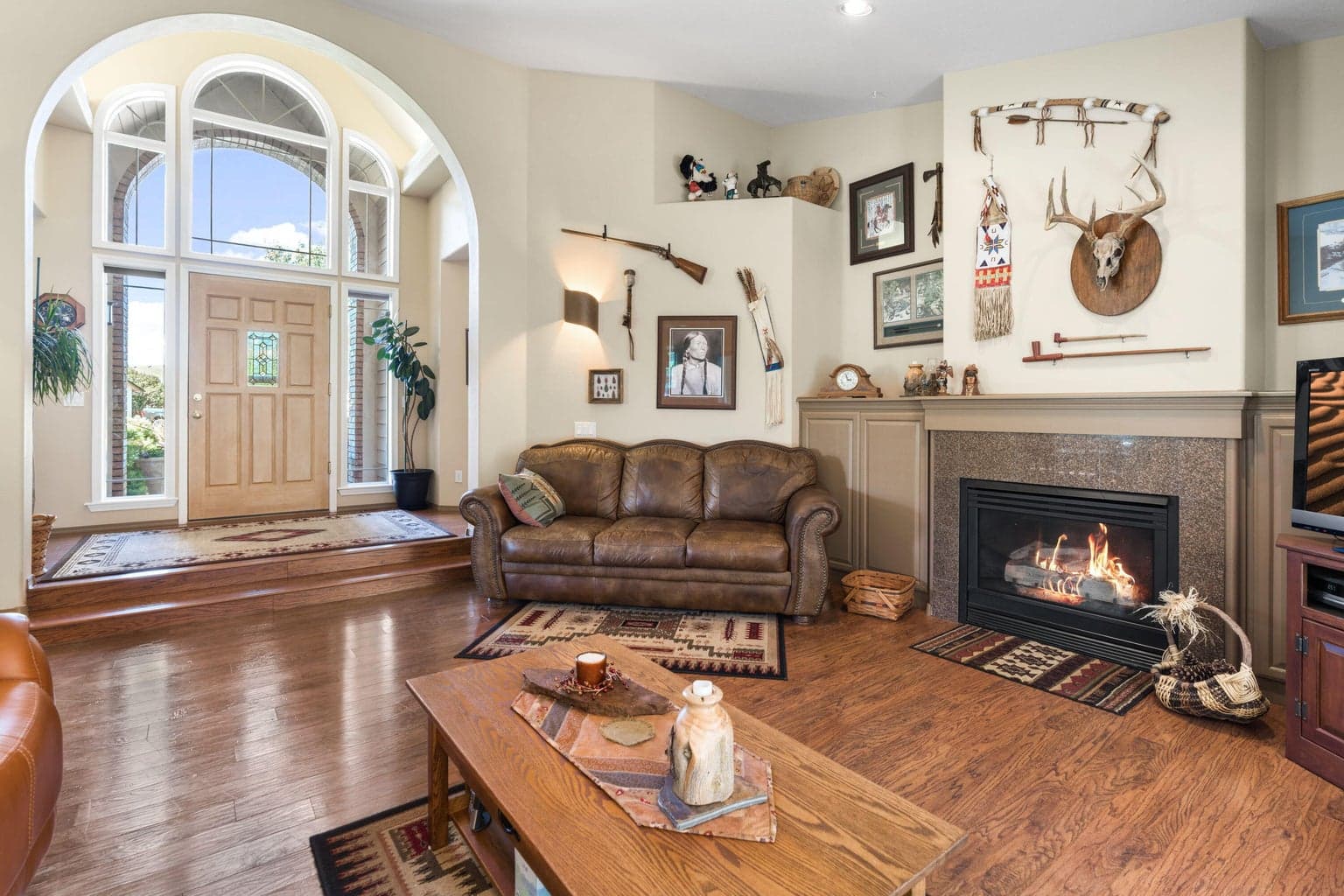 Photo of 2387 NE Lakeridge Drive 10 of 38