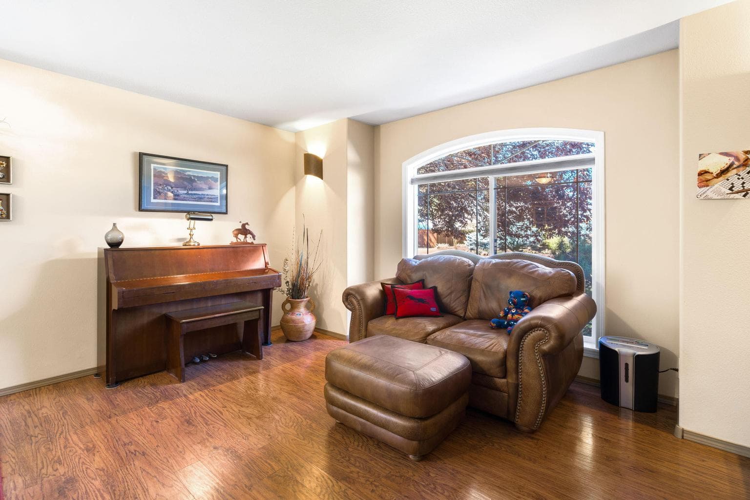 Photo of 2387 NE Lakeridge Drive 11 of 38
