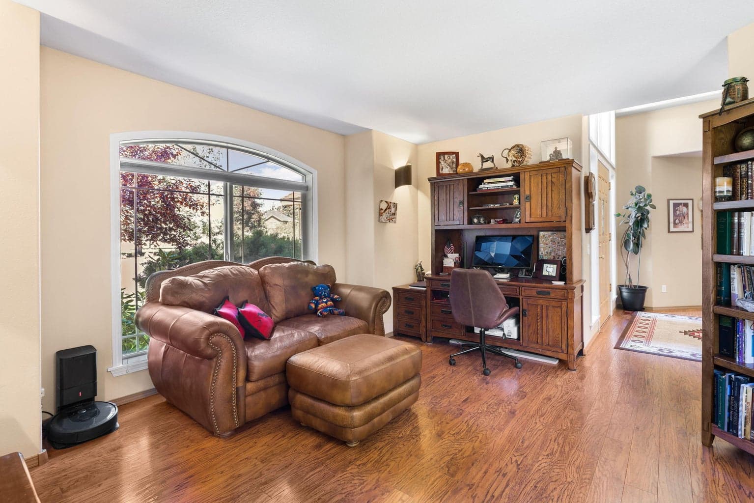 Photo of 2387 NE Lakeridge Drive 12 of 38