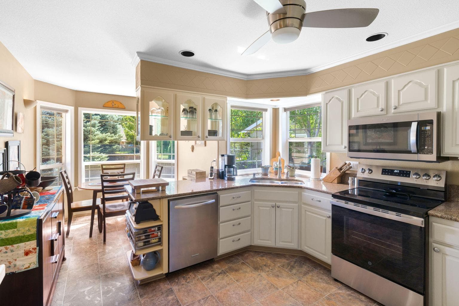 Photo of 2387 NE Lakeridge Drive 15 of 38