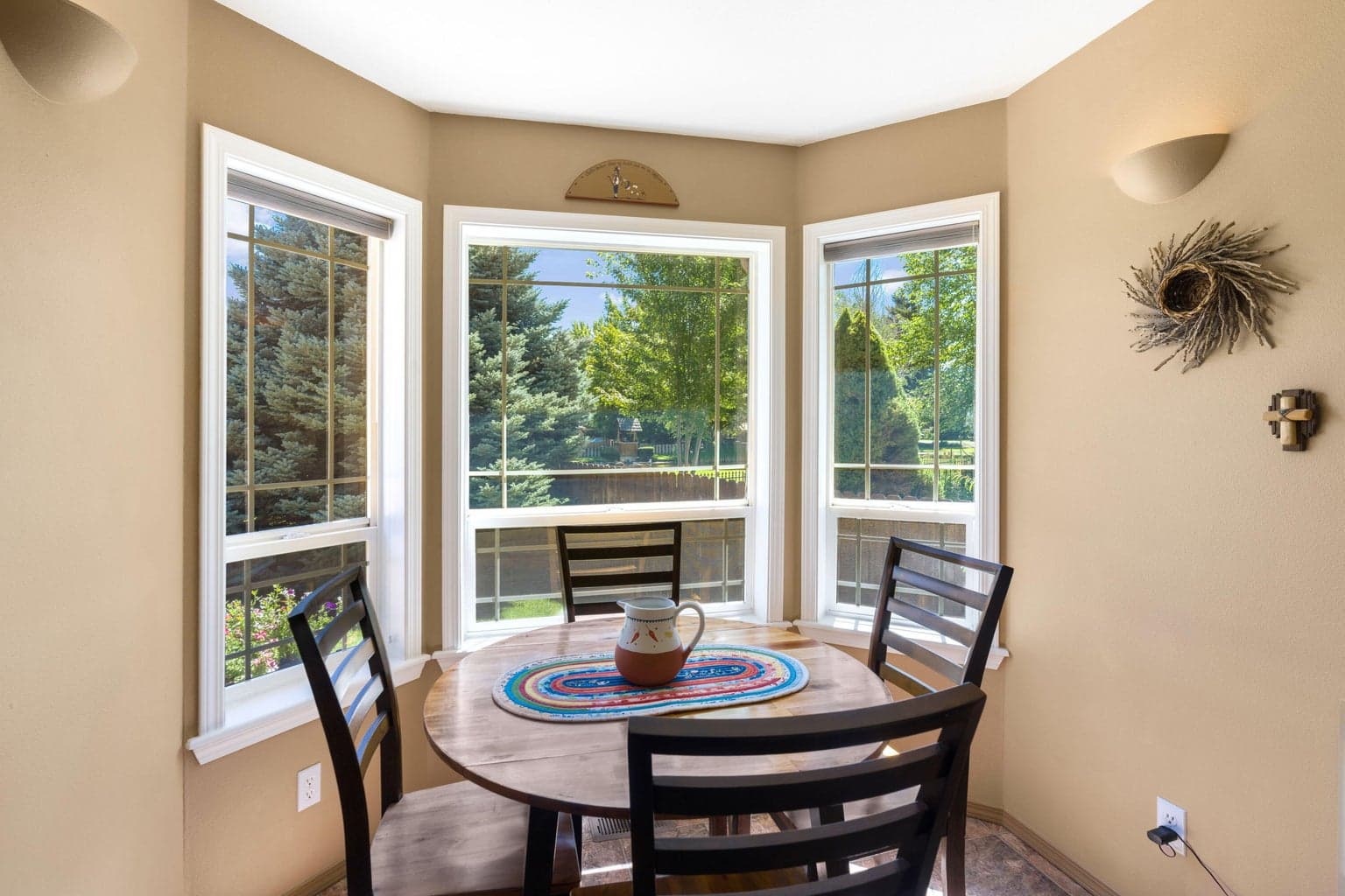 Photo of 2387 NE Lakeridge Drive 18 of 38