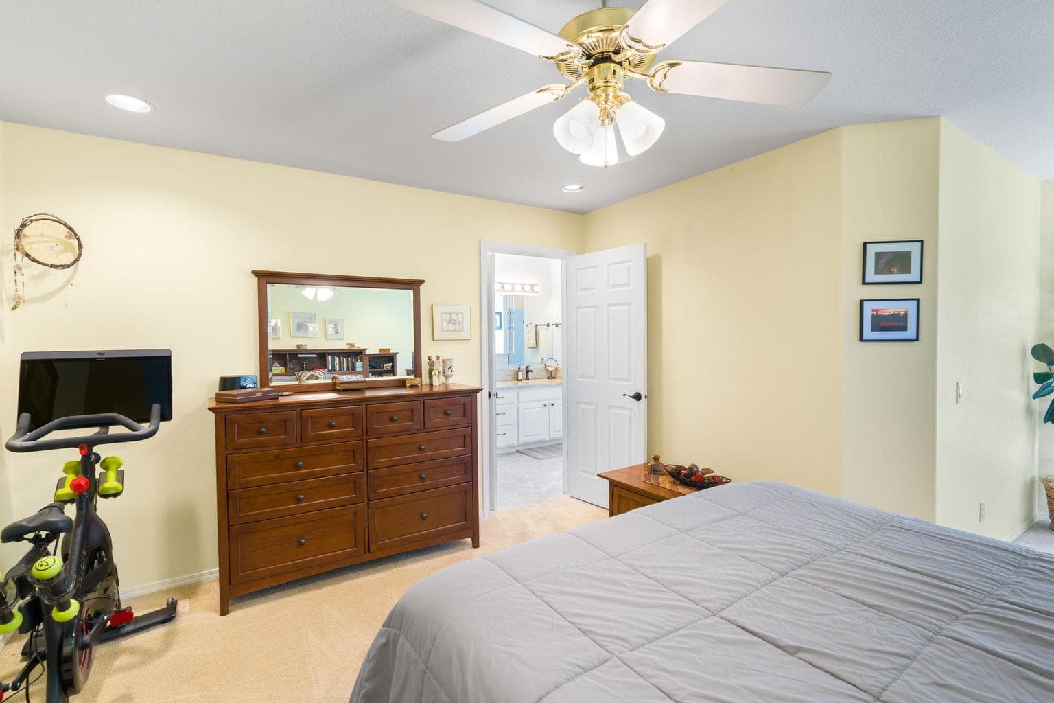Photo of 2387 NE Lakeridge Drive 19 of 38