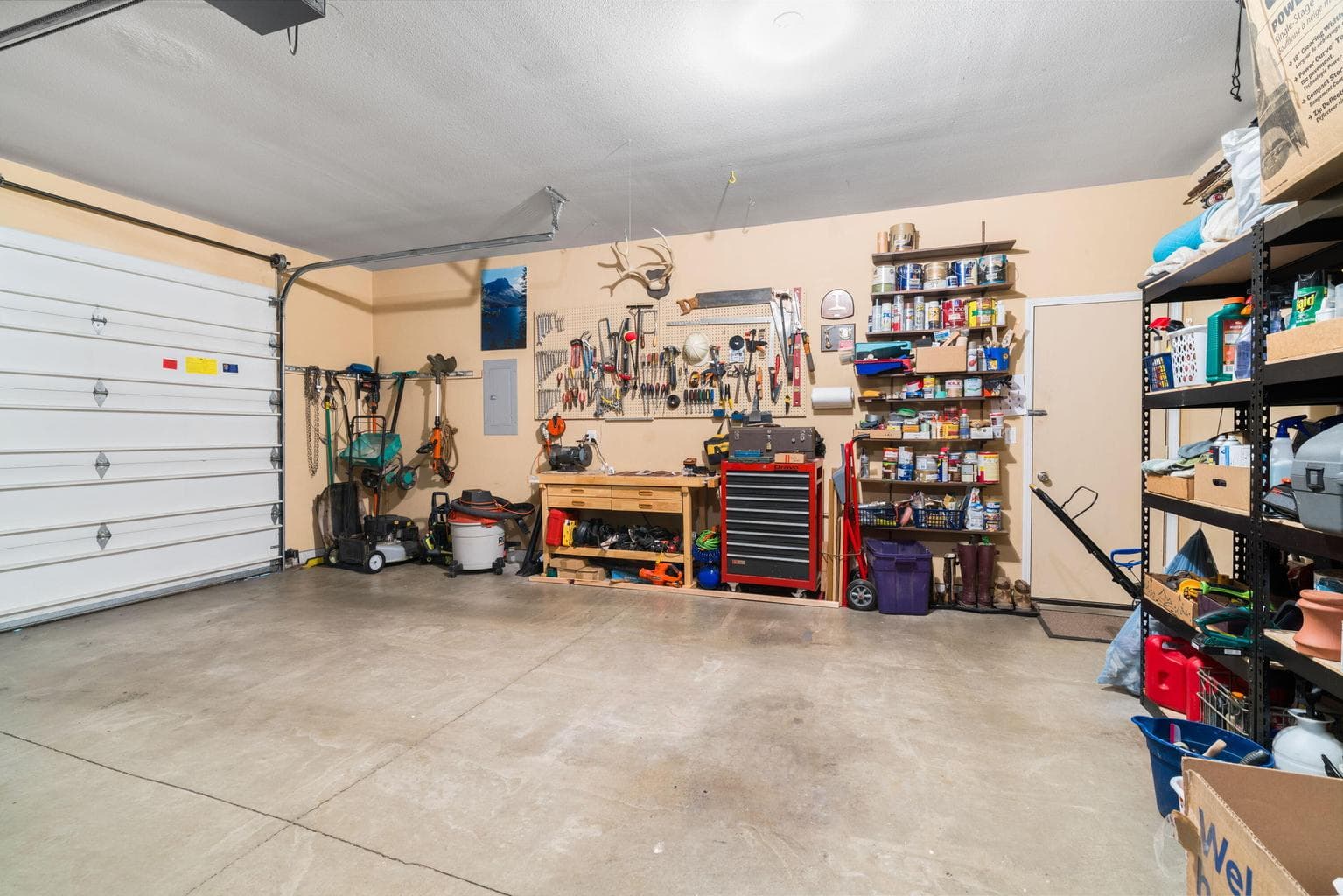 Photo of 2387 NE Lakeridge Drive 31 of 38