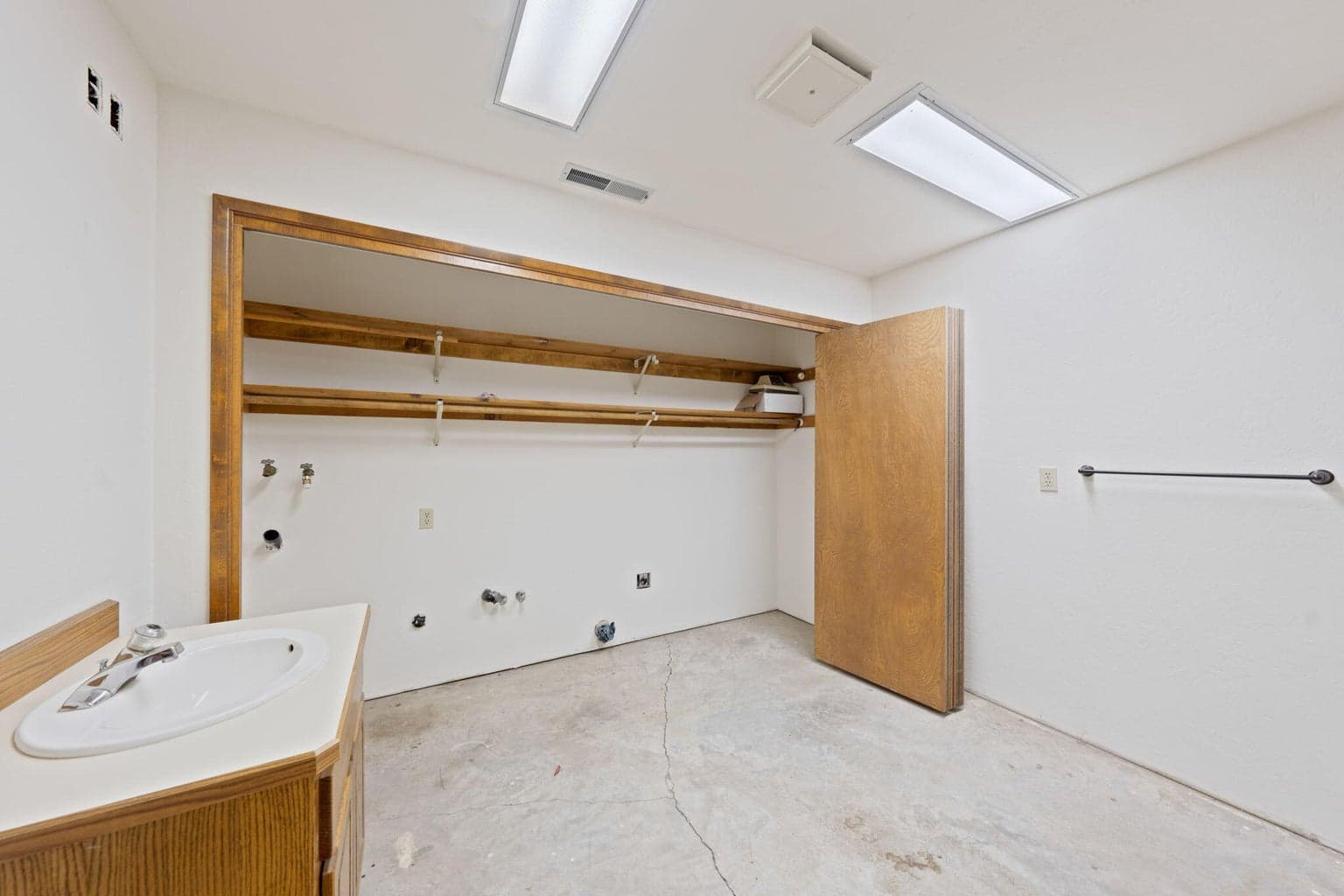 Photo of 62155 Cody Road 42 of 59