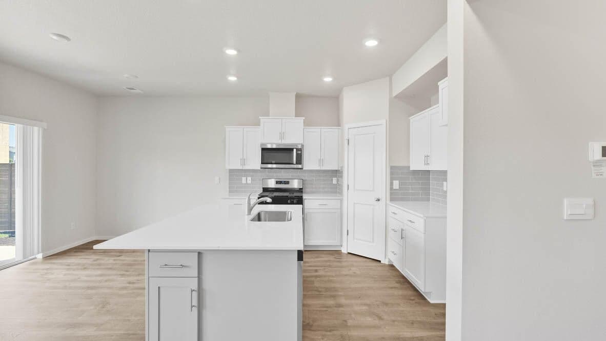 Photo of 61167 Splendor Lane 7 of 25