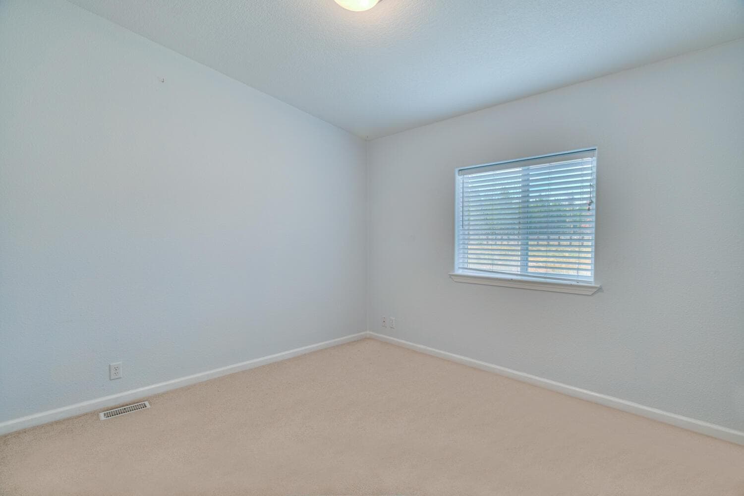 Photo of 52207 Elderberry Lane 10 of 34