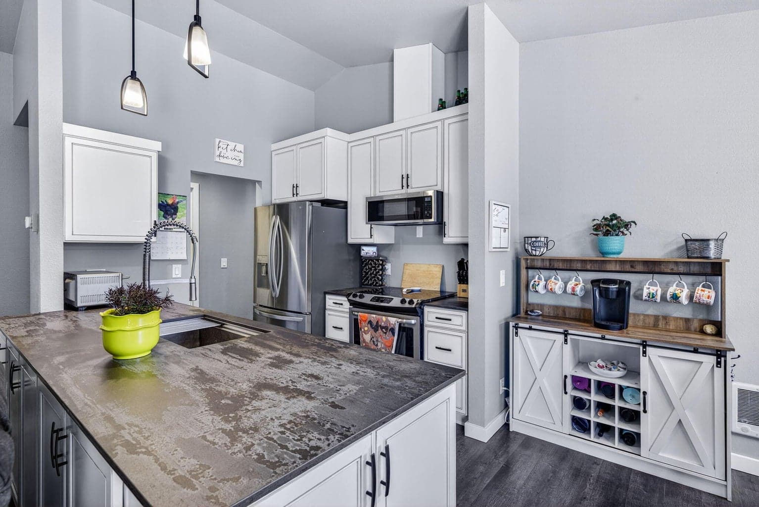 Photo of 3716 SW 32nd Street 7 of 33