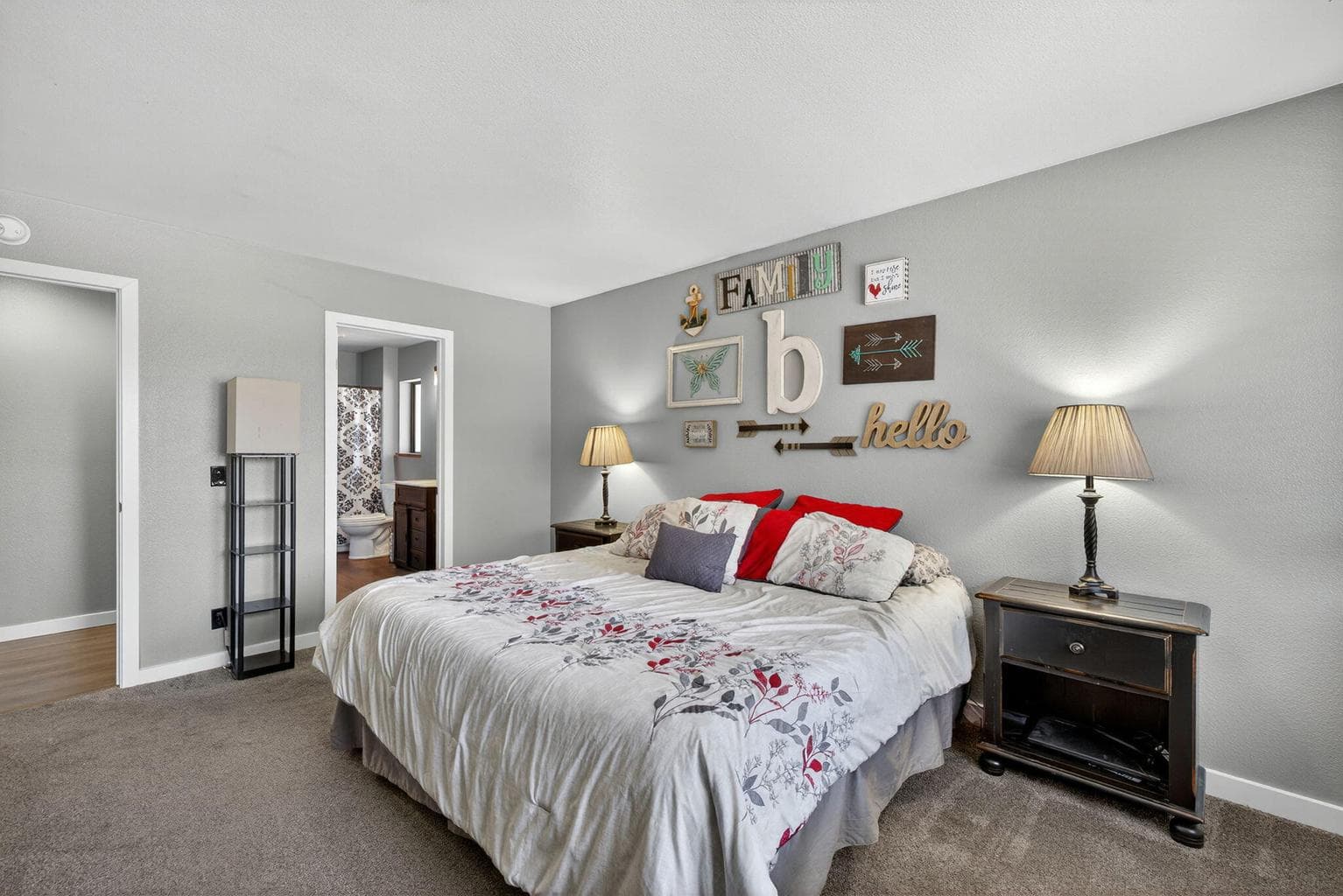 Photo of 3716 SW 32nd Street 10 of 33