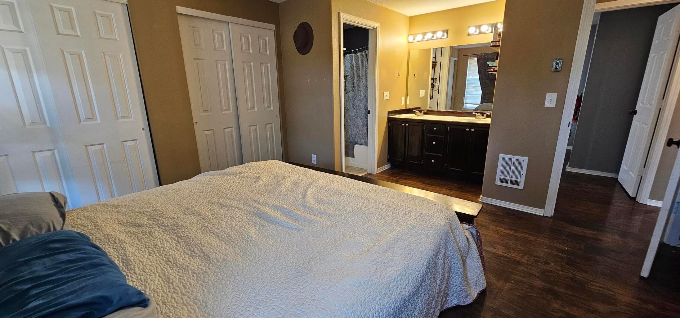 Photo of 2151 SW 28th Street 14 of 28