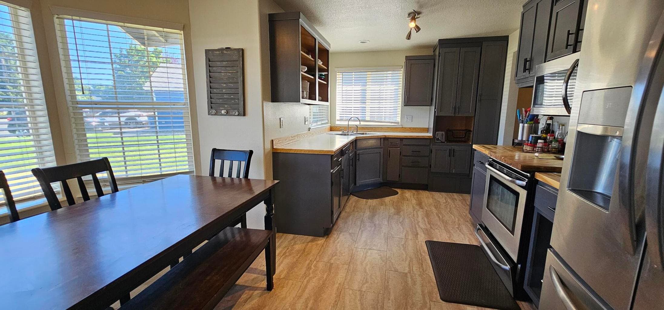 Photo of 2151 SW 28th Street 8 of 28