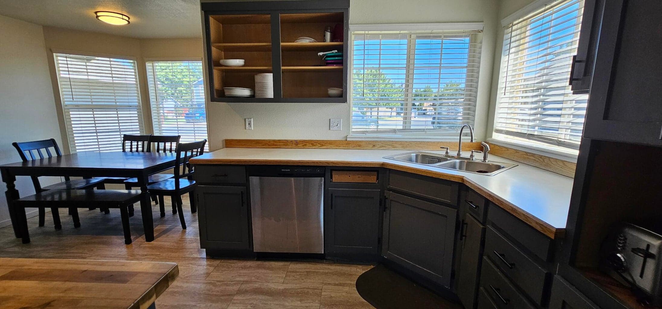 Photo of 2151 SW 28th Street 11 of 28