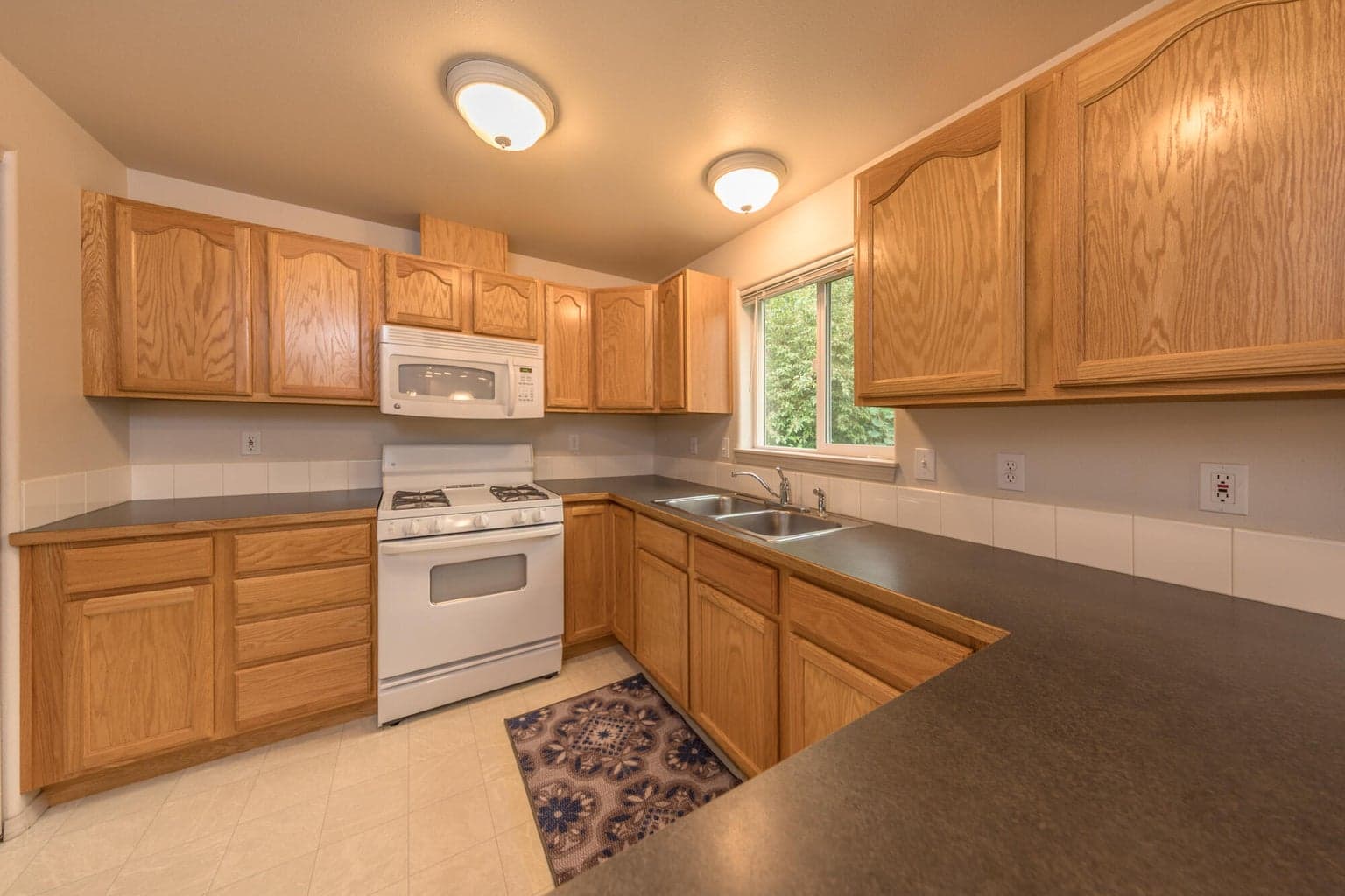 Photo of 3325 NE Mendenhall Drive 7 of 20